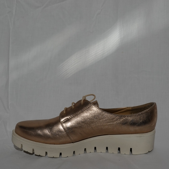 DOROTHY GAYNOR Metallic Rose Gold Laced Oxfords with White Platform Lugg Soles - Picture 4 of 8